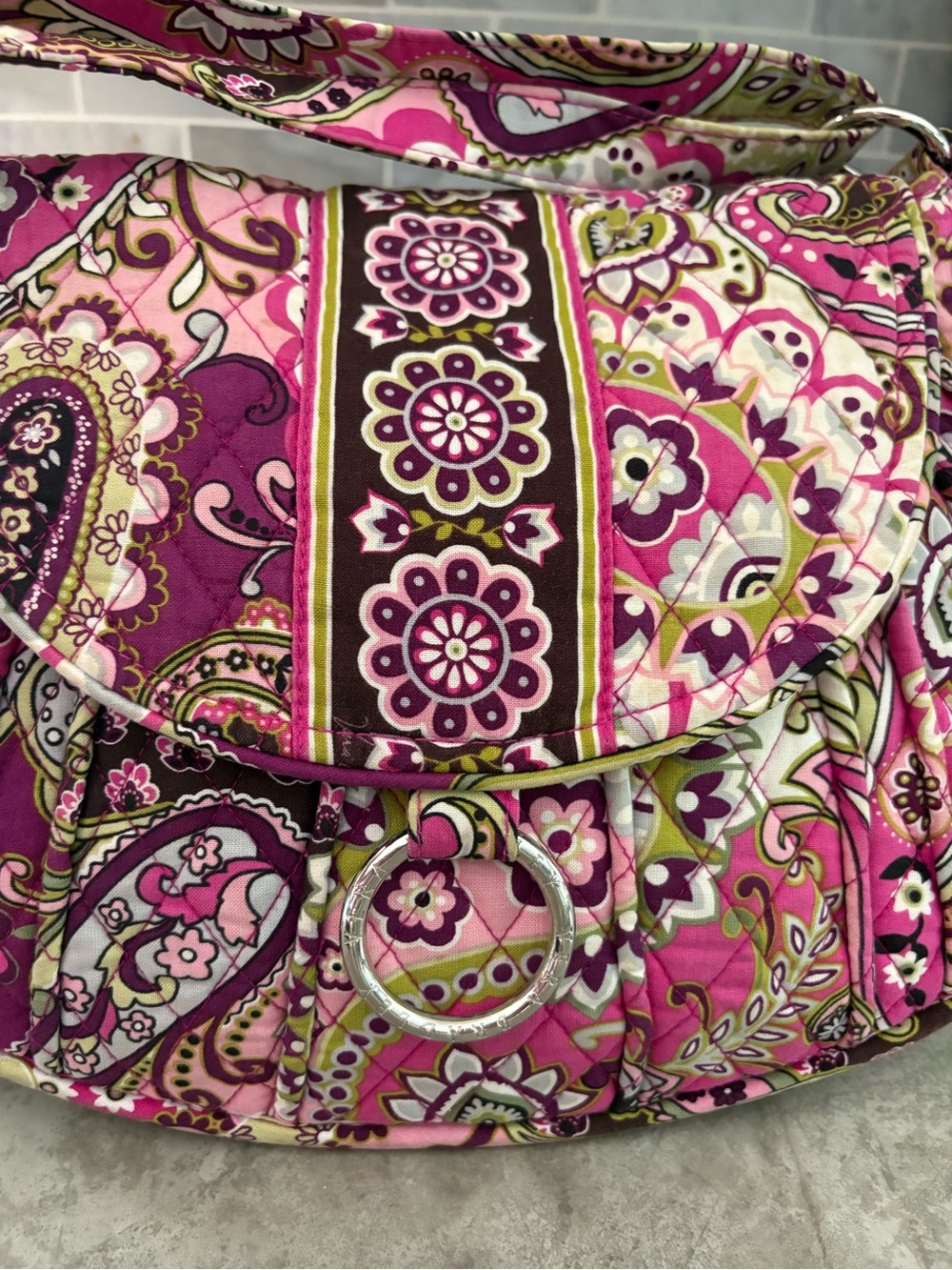 retired Vera Bradley quilted cotton crossbody bag vibrant Very Berry Paisley - Picture 3 of 8